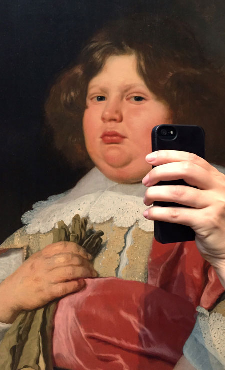 Photos-of-Museum-Portraits-Taking-Selfies-3