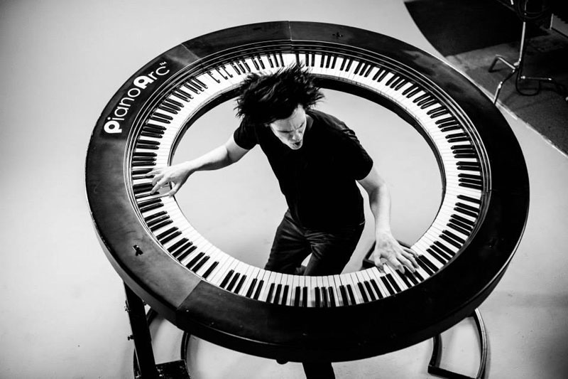 Lady Gaga's Keyboard Player Built an Awesome 360 Keyboard