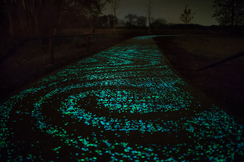 Solar-Powered, Glow in the Dark Bicycle Path Opens in the Netherlands