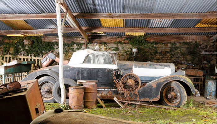 60 Rare Cars Worth Millions Found in French Countryside, Untouched for 50 Years (10)