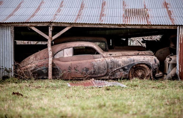 60 Rare Cars Worth Millions Found in French Countryside, Untouched for 50 Years (17)