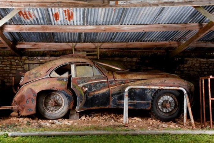 60 Rare Cars Worth Millions Found in French Countryside, Untouched for 50 Years (20)
