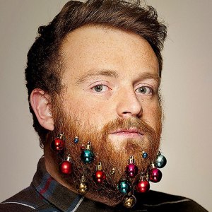 festive beard baubles turn beards into christmas trees 5 festive beard baubles turn beards into christmas trees (5)