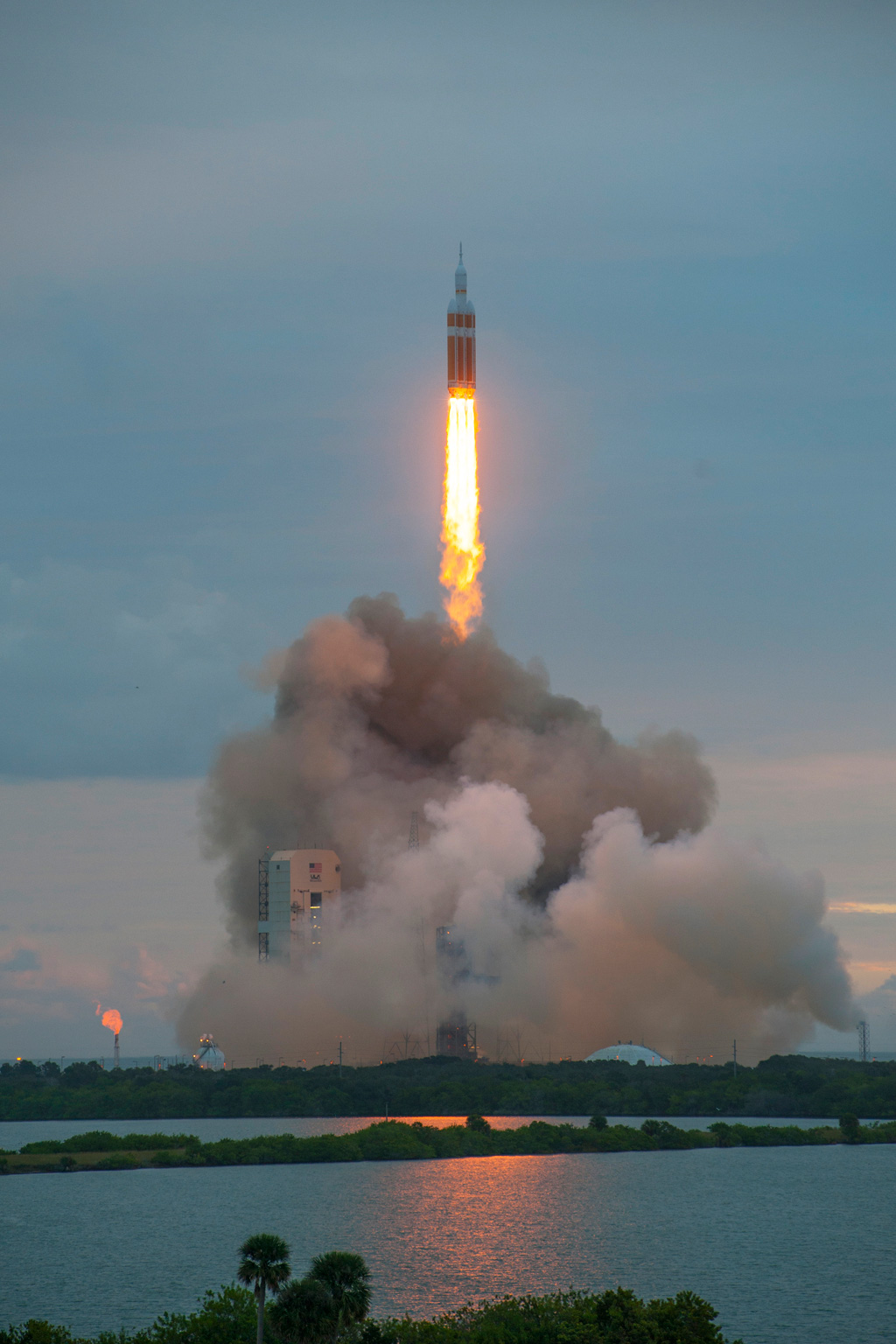 17 HQ Photos from NASA’s Orion Launch » TwistedSifter