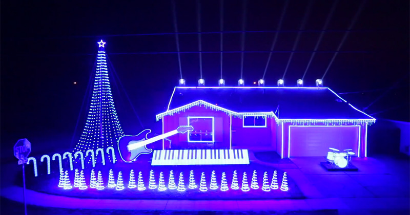 This Star Wars Christmas Light Show is Just... Wow