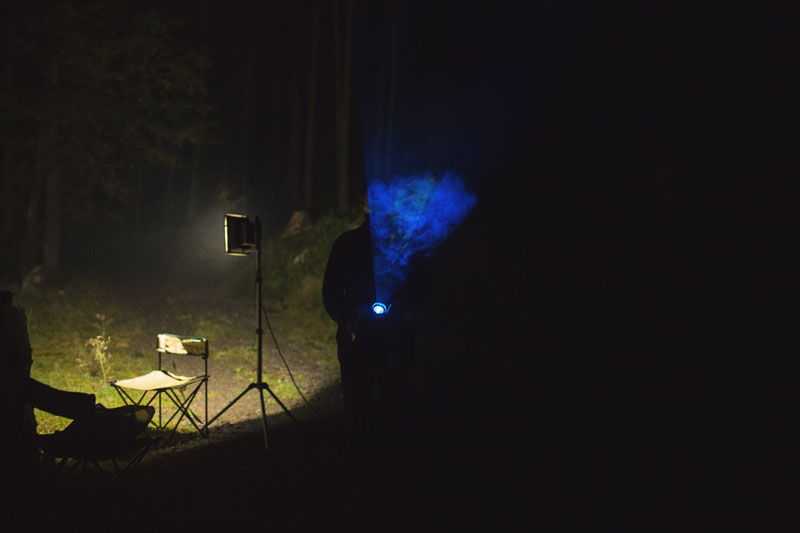 artists create a bioluminescent forest with projectors (12)