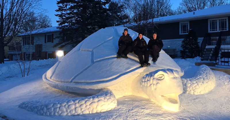 Every-Year-These-Brothers-Make-a-Giant-Snow-Sculpture-on-their-Front-Lawn-(cover)
