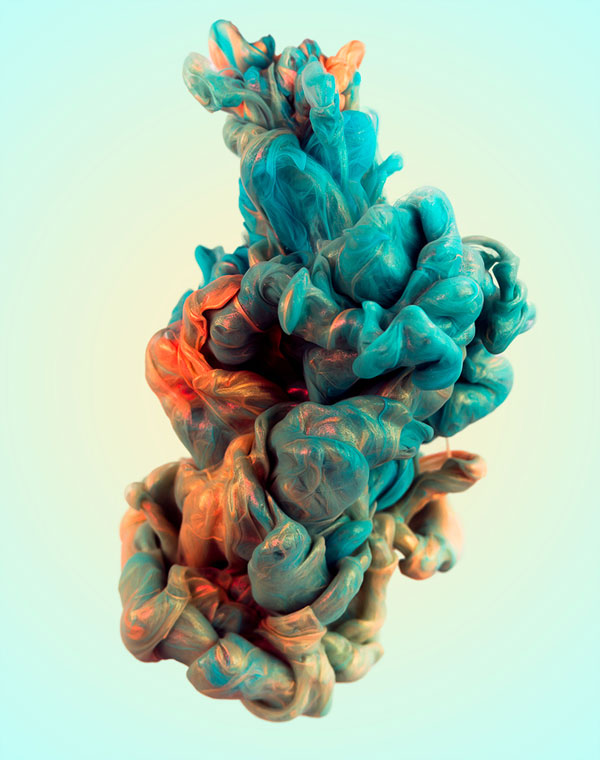 High-Speed Photos of Ink and Metal Dropped Into Water by alberto seveso (10)