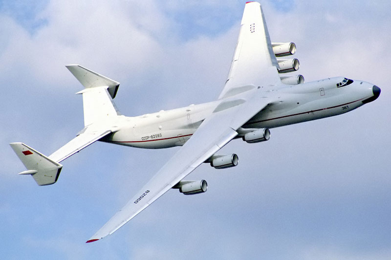 The Largest Airplane Ever Built antonov an-225 mriya (2)