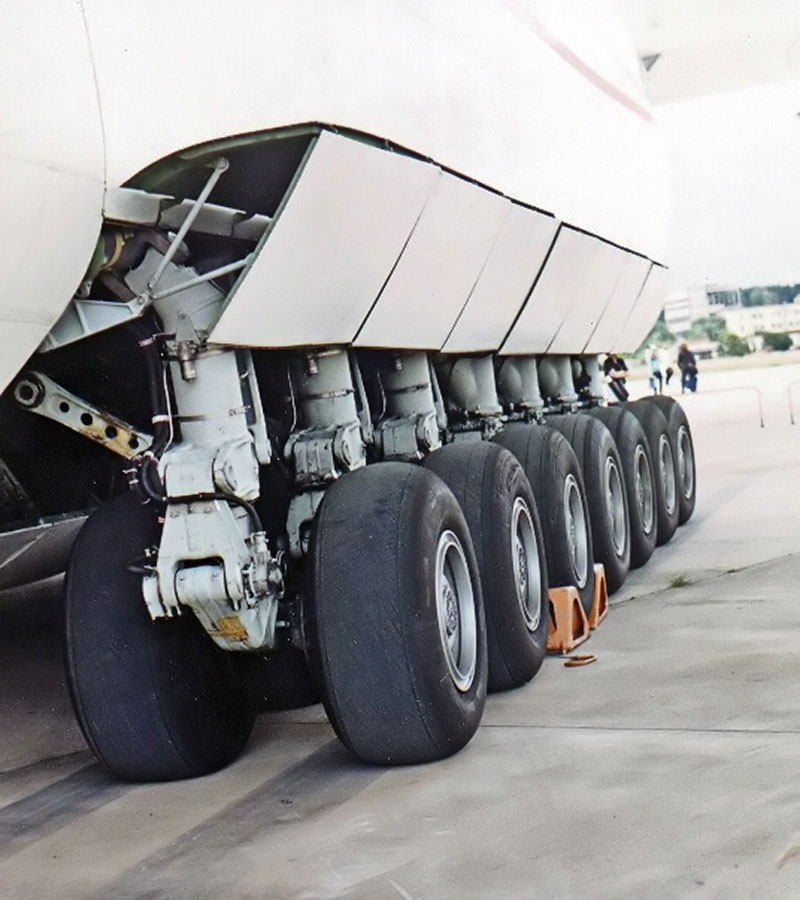 The Largest Airplane Ever Built antonov an-225 mriya (4)