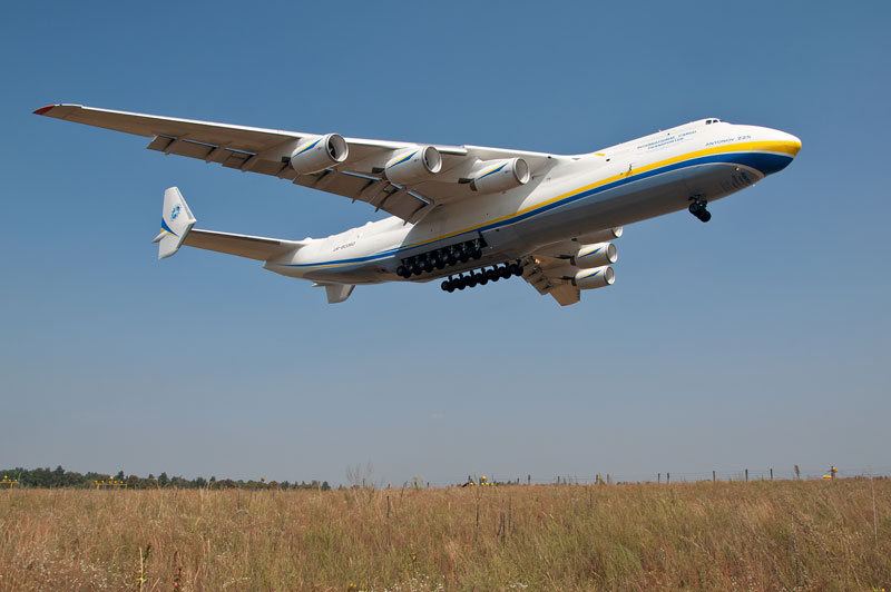 The Largest Airplane Ever Built antonov an-225 mriya (9)
