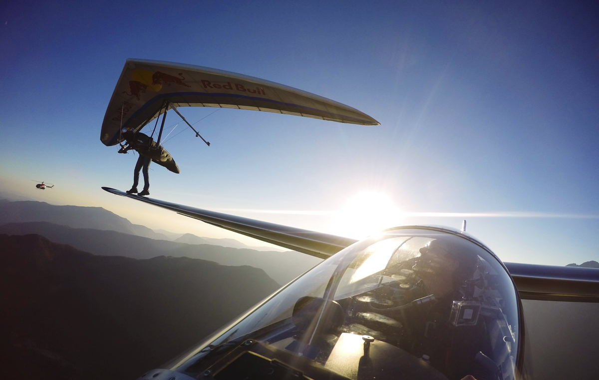 Picture of the Day Hang Glider Lands on Sail Plane’s Wing » TwistedSifter