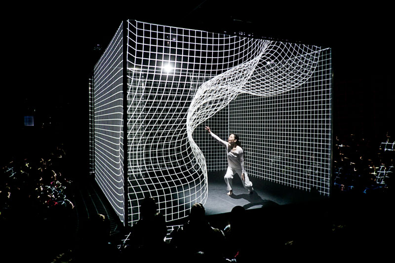 Light Bending Dance Performance Will Touch Your Soul