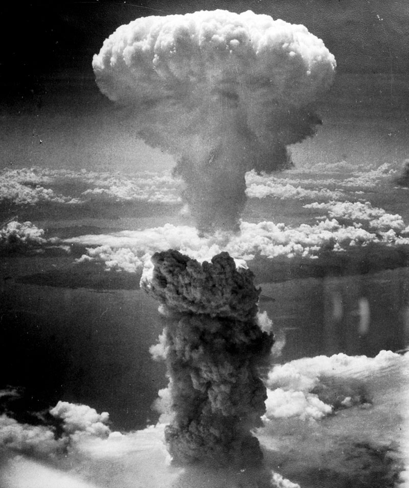 Nagasaki-atomic-bomb-mushroom-cloud