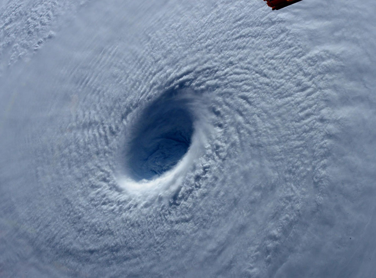 Astronauts Capture Terrifying Photos of Super Typhoon Maysak from Space (1)
