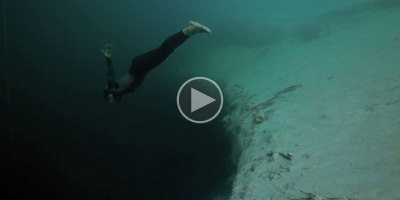 What Freediving Into a Blue Hole Abyss Looks Like