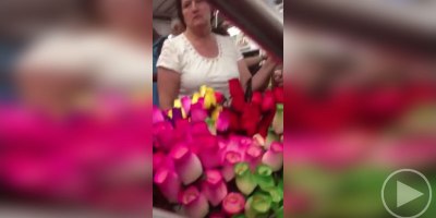 Guy Buys Every Single Rose this Woman is Selling on One Condition: