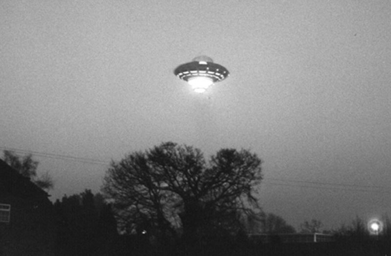 The Time Richard Branson Flew a UFO Over London in an ET Costume ...