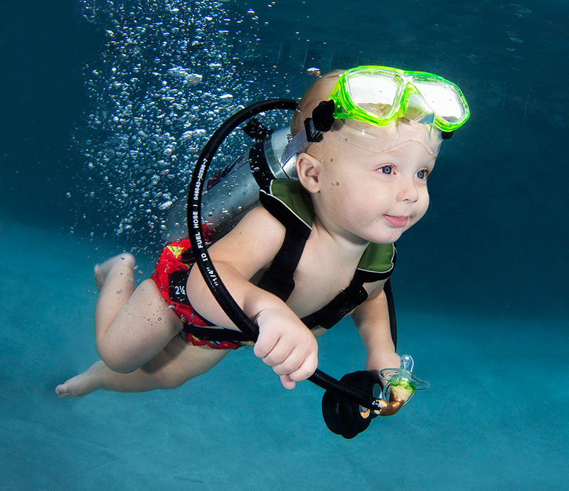 Underwater Photos of Babies Exploring a Brand New World seth casteel (3)