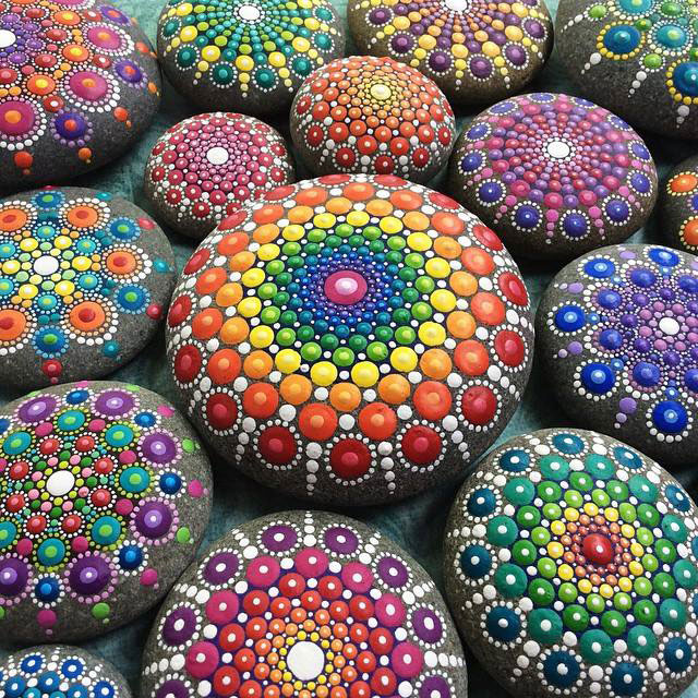 10422122 895988410459127 3218313824709617698 n Artist Finds Beautiful Beach Stones and Covers Them in Tiny Dots of Paint