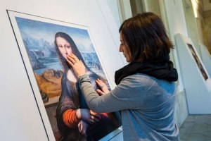 museum exhibit for the blind encourages people to touch the artworks 1 Museum Exhibit for the Blind Encourages People to Touch the Artworks (1)
