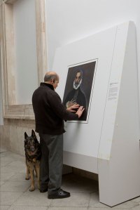 museum exhibit for the blind encourages people to touch the artworks 2 Museum Exhibit for the Blind Encourages People to Touch the Artworks (2)