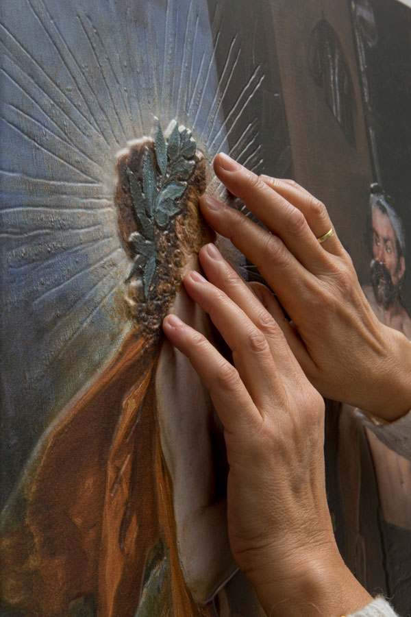 Museum Exhibit for the Blind Encourages People to Touch the Artworks (4)