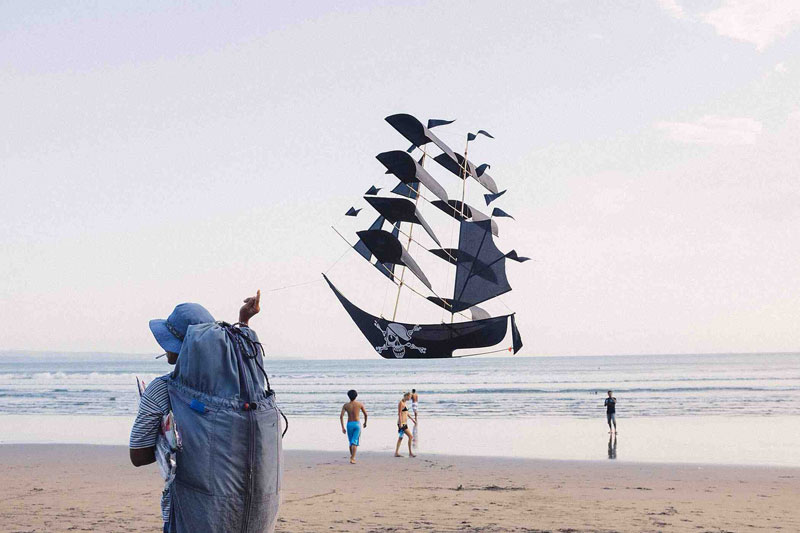 Picture of the Day: Perfectly Timed Pirate Ship Kite