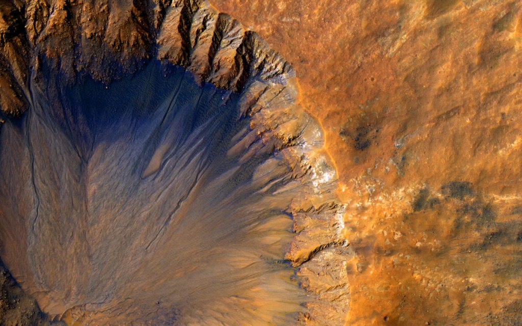 Picture of the Day: Fresh Crater on Mars