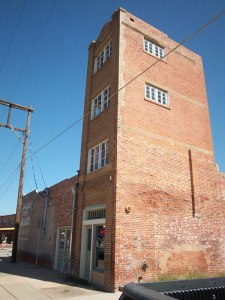 worlds smallest skyscraper newby mcmahon building wichita falls texas 2 worlds smallest skyscraper Newby McMahon Building wichita falls texas (2)