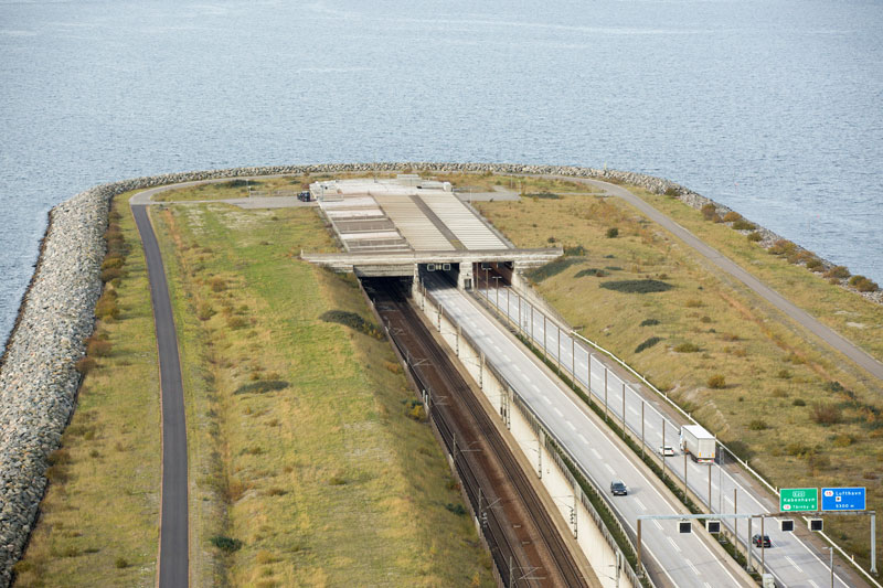 oresund bridge tunnel connects denmark and sweden (4)