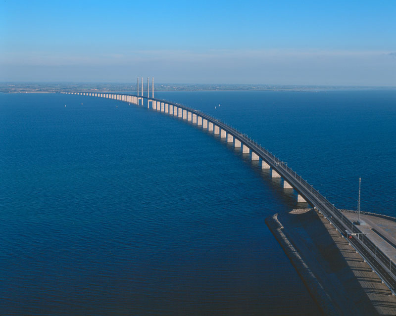 This Amazing Bridge Turns Into a Tunnel and Connects Denmark and Sweden ...