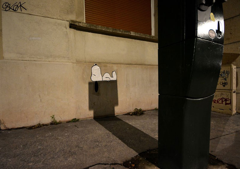 snoopy lying on doghouse shadows oakoak street art Picture of the Day: Lying in the Shadows