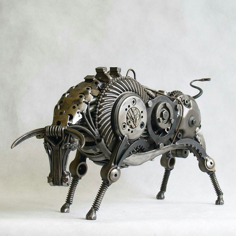 Tomas Vitanovsky makes animal sculptures out of scrap metal (2)
