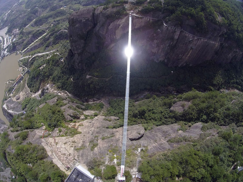 glass suspension bridge shiniuzhai national geological park hunan china (10)