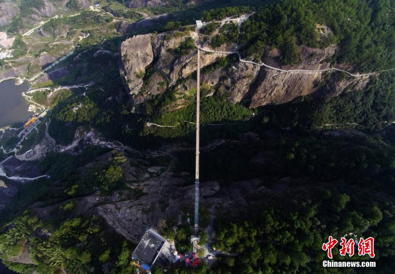 1000 ft Long, 600 ft High Suspension Bridge Opens in China. Oh and It's Made of Glass
