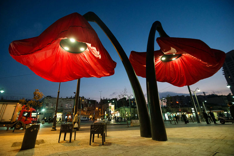 Interactive Flower Lights That Bloom When People Approach by HQ Architects (1)