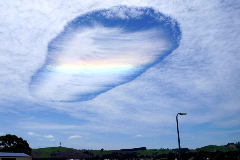 Rare Hole Punch Cloud Spotted in Aus by peter fell (2)