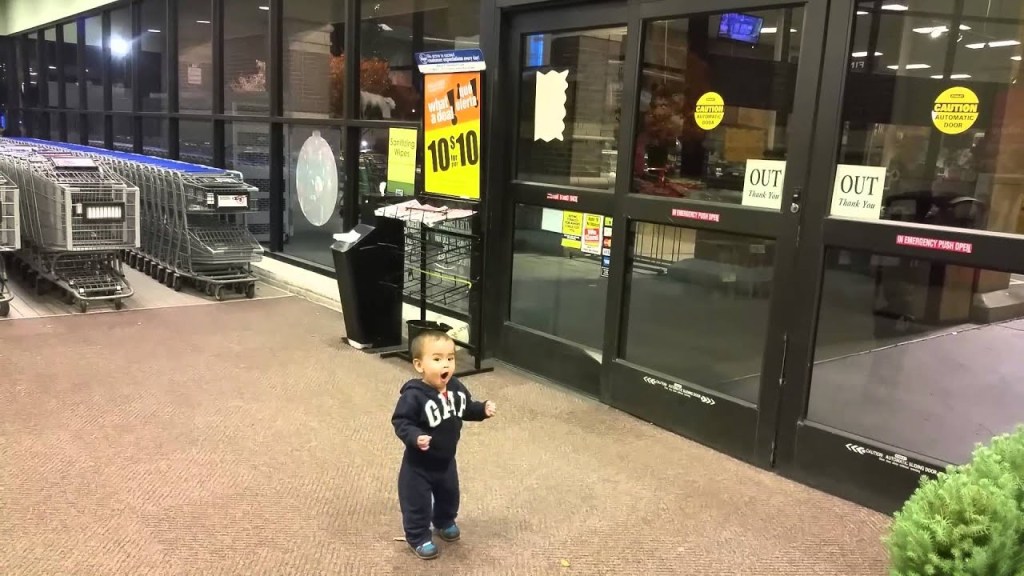 Baby Sees Automatic Sliding Doors for the First Time