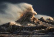 Crashing Waves on Lake Erie Look Like Liquid Mountains (18 photos)