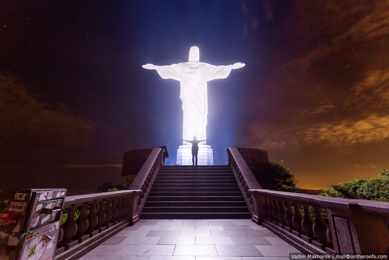 Daredevils Document Their Night Time Ascent of Rio's Christ the Redeemer (5)
