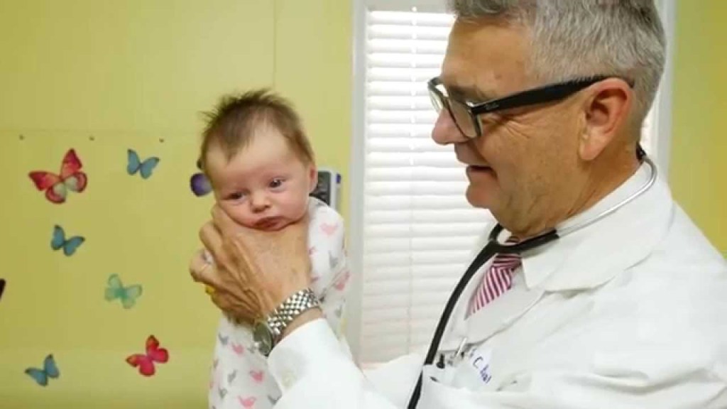Pediatrician of 30 Years Shows How He Calms a Crying Baby