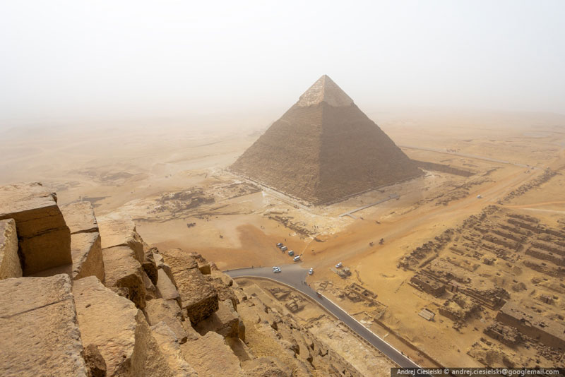 Andrej Ciesielski illegally scales giza pyramid (7)