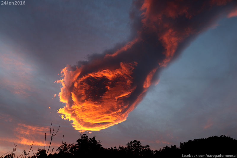 Incredible Fireball Cloud Spotted Over Portugal's Madeira Island
