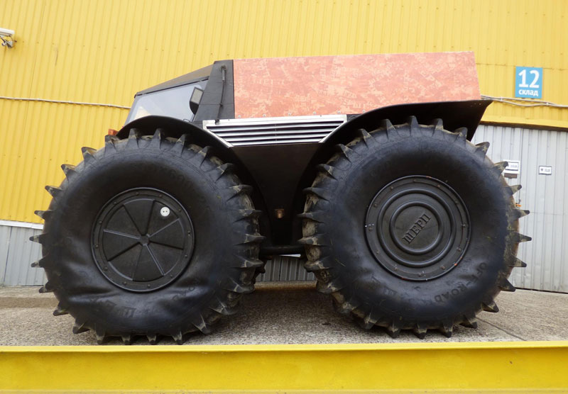 This Russian-Designed, Amphibious Truck with Self-Inflating Tires Looks Badass