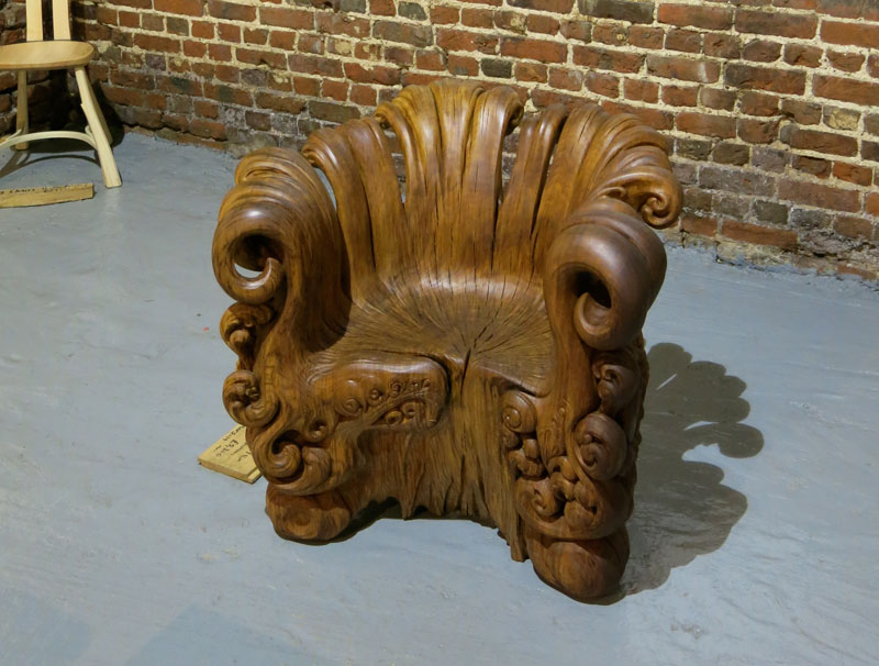 chair carved from single oak stump by alex johnson (7)