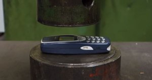 hydraulic press vs nokia 3310 hydraulic press vs nokia 3310