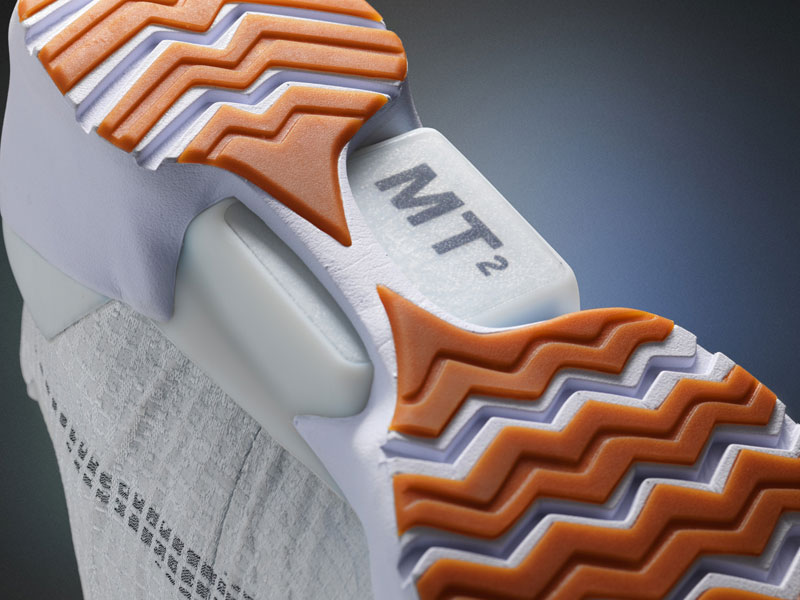 Nike Unveils Power Lacing Shoes That Automatically Tighten (2)