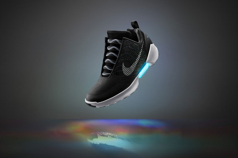 Nike Unveils Power Lacing Shoes That Automatically Tighten (3)