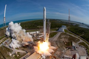 spacex rocket makes historical landing after delivering payload to iss 2 SpaceX Rocket Makes Historical Landing After Delivering Payload to ISS (2)